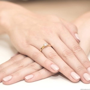 Pierścionek W007 Diament 0,08ct żółte złoto