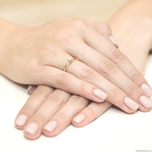 Pierścionek W036 Diament 0,10ct żółte złoto