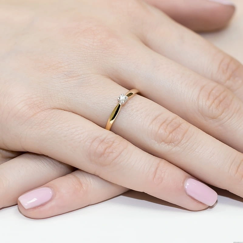 Pierścionek W045 Diament 0,10ct żółte złoto