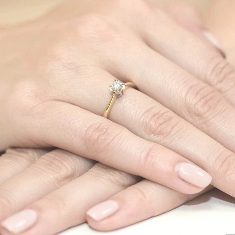 Pierścionek W047 Diament 0,10ct żółte złoto