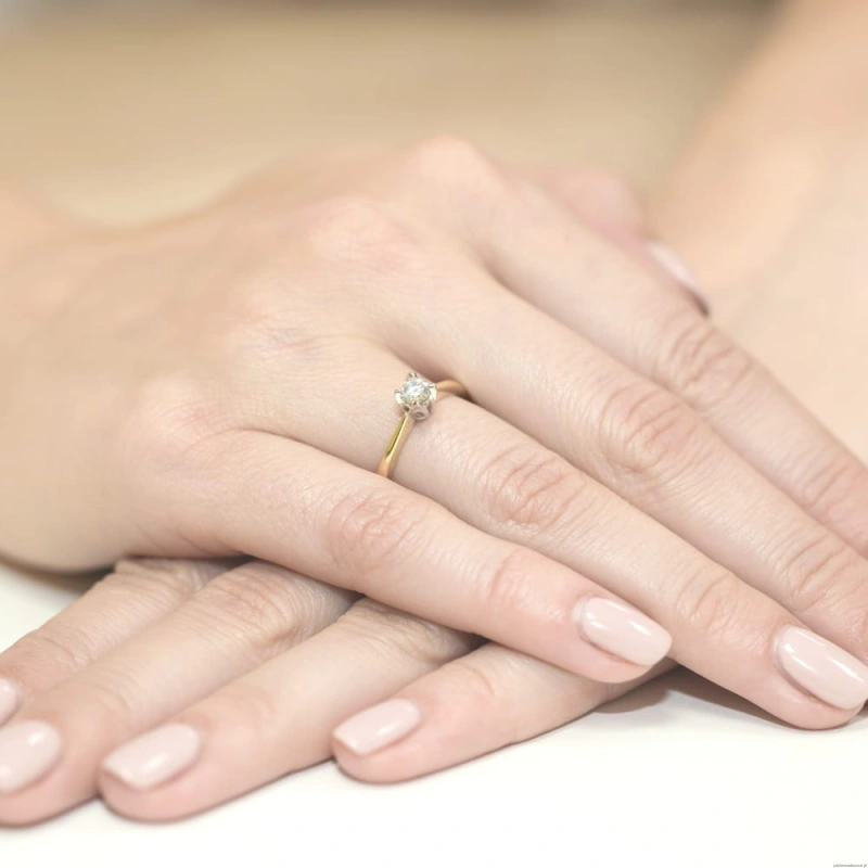 Pierścionek W047 Diament 0,30ct żółte złoto