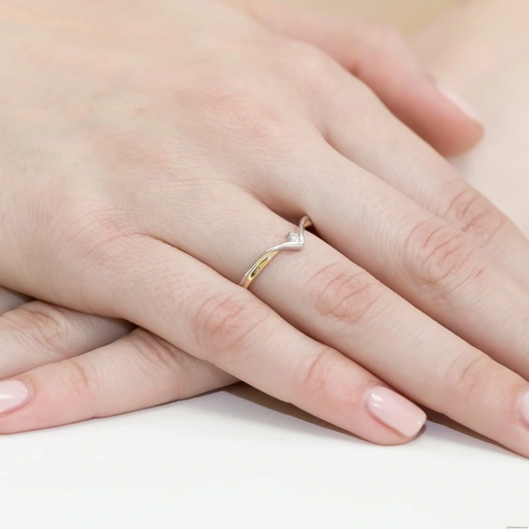 Pierścionek W051 Diament 0,04ct żółte złoto