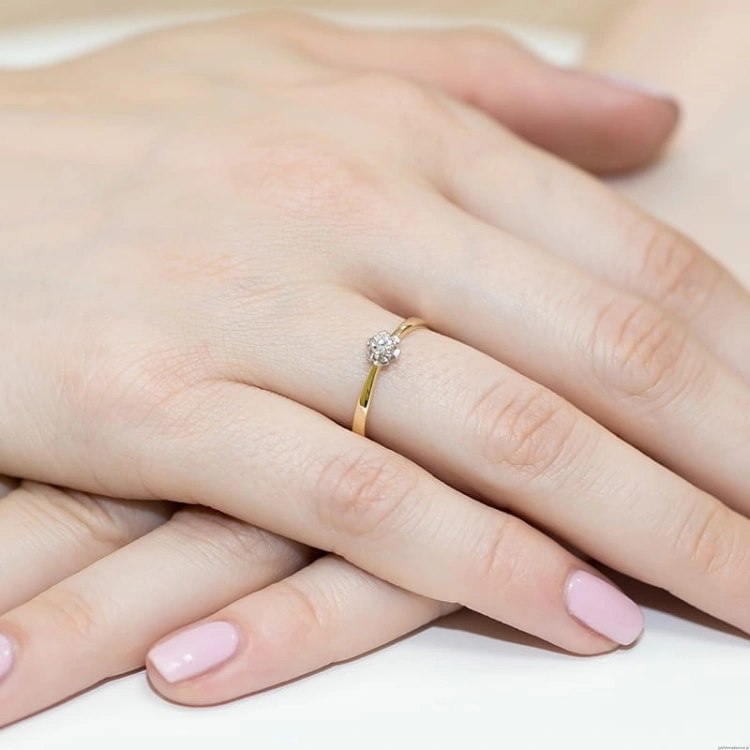 Pierścionek W053 Diament 0,10ct żółte złoto