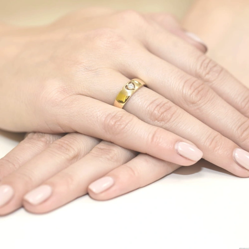 Pierścionek W071 Diament 0,10ct żółte złoto