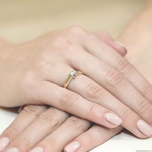 Pierścionek W088 Diament 0,10ct żółte złoto