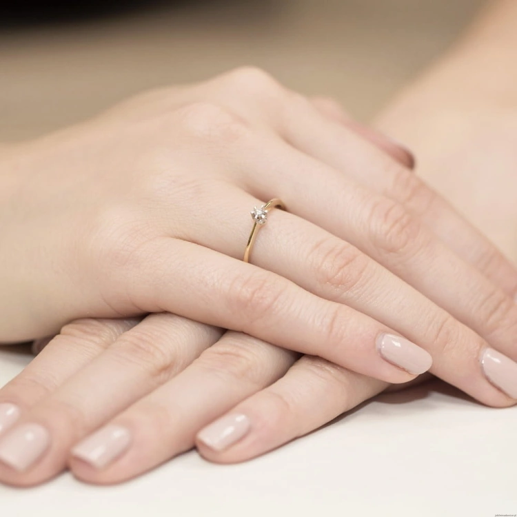 Pierścionek W111 Diament 0,04ct żółte złoto