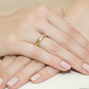 Pierścionek W0118 z diamentami żółte złoto