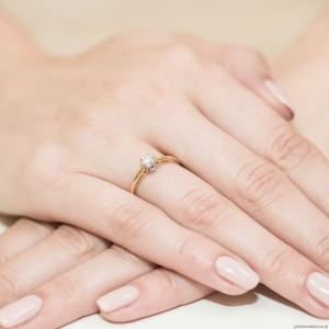 Pierścionek W133 Diament 0,15ct żółte złoto