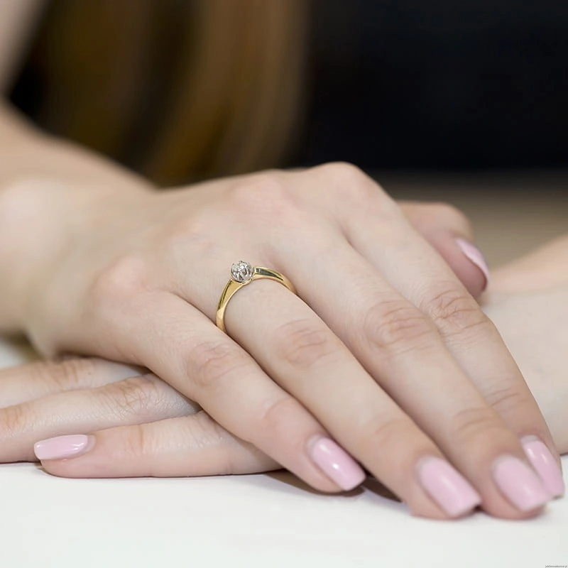 Pierścionek W134 Diament 0,10ct żółte złoto