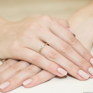 Pierścionek W137 Diament 0,04ct żółte złoto