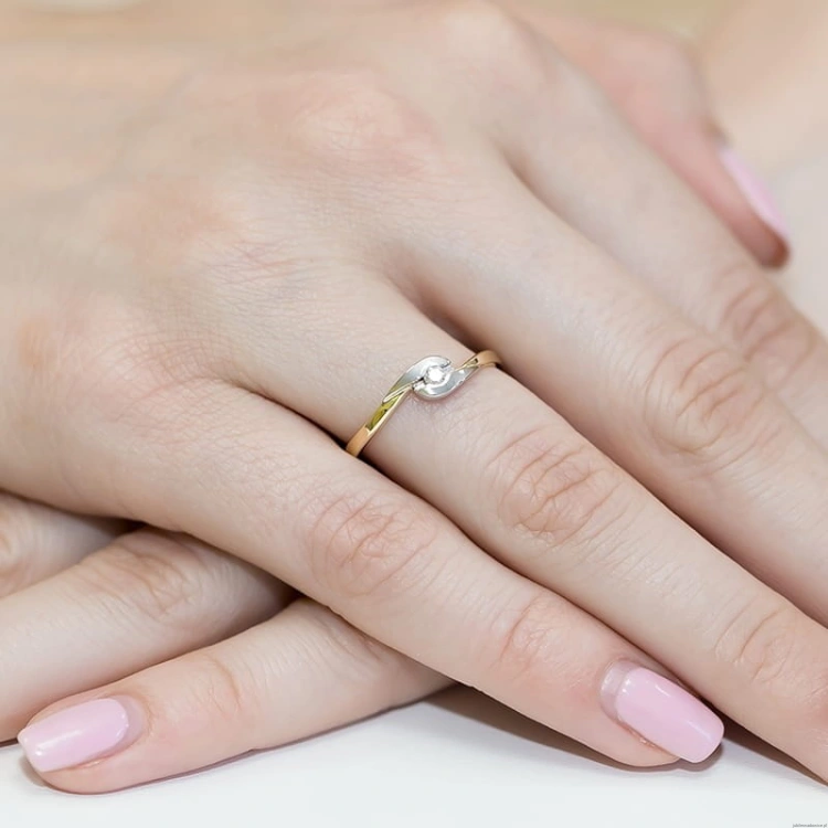 Pierścionek W158 Diament 0,05ct żółte złoto