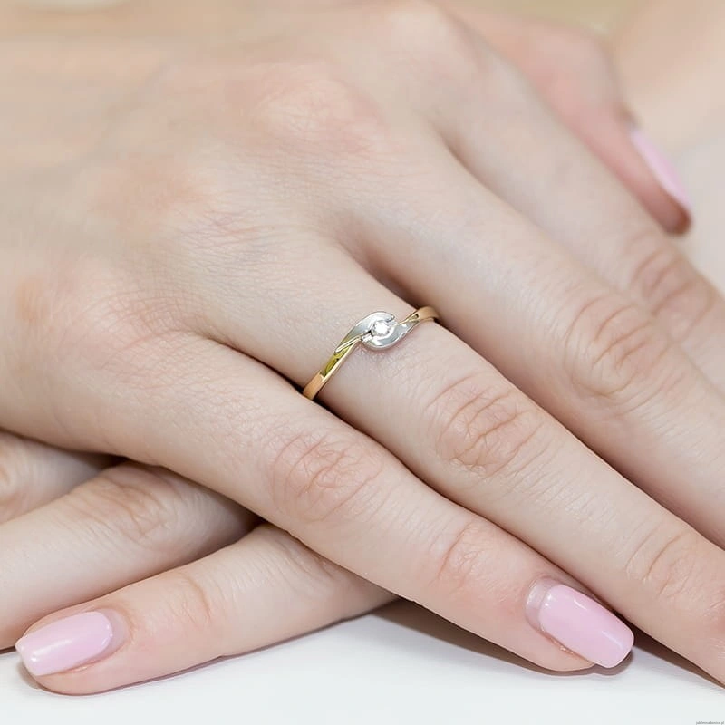 Pierścionek W158 Diament 0,05ct żółte złoto