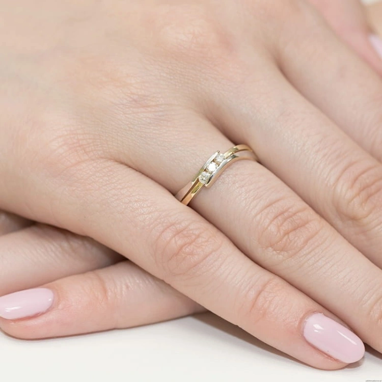 Pierścionek W159 z diamentami żółte złoto