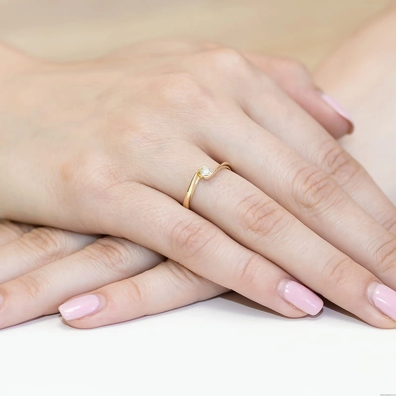 Pierścionek W160 Diament 0,13ct żółte złoto