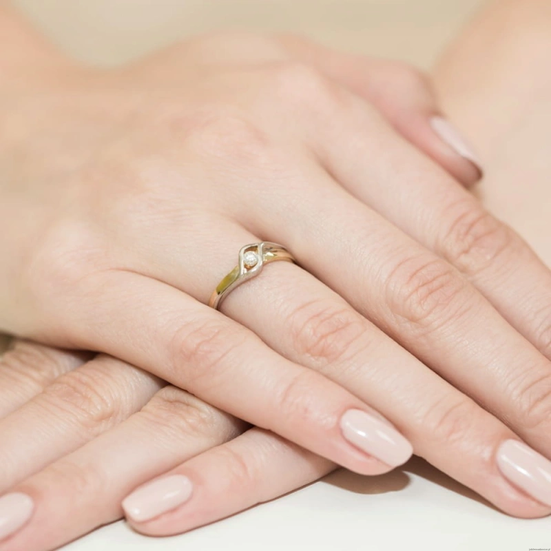 Pierścionek W178 Diament 0,04ct żółte złoto