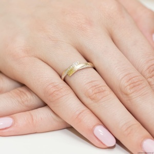 Pierścionek W196 z diamentami żółte złoto