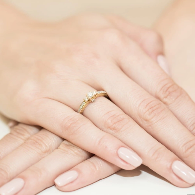 Pierścionek W199 Diament 0,20ct żółte złoto