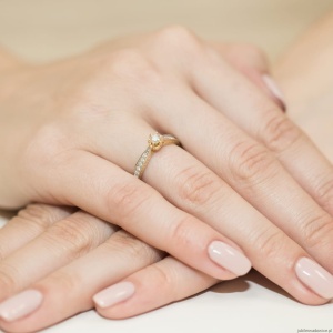 Pierścionek W202 Diament 0,15ct żółte złoto