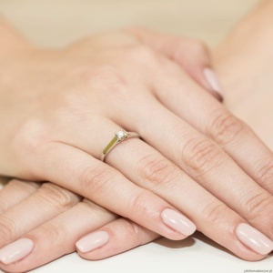 Pierścionek W221 Diament 0,10ct żółte złoto