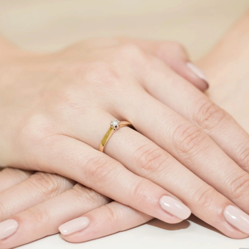Pierścionek W222 Diament 0,08ct żółte złoto