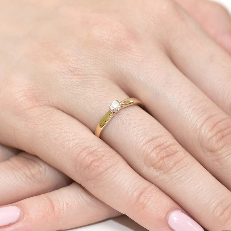 Pierścionek W223 Diament 0,08ct żółte złoto