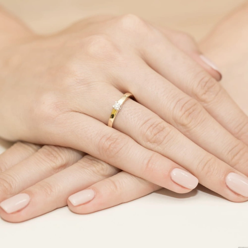 Pierścionek W225 Diament 0,10ct żółte złoto