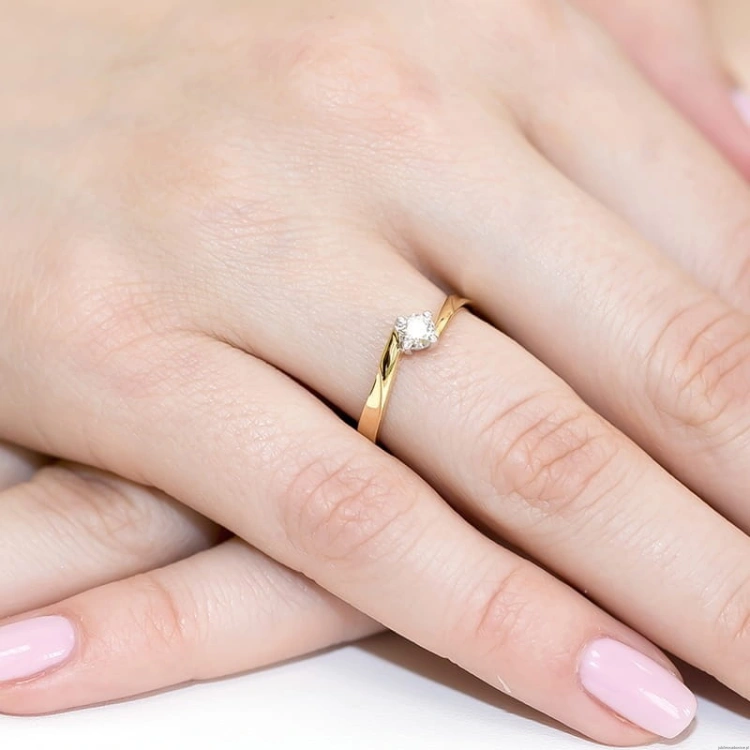Pierścionek W243 Diament 0,20ct żółte złoto