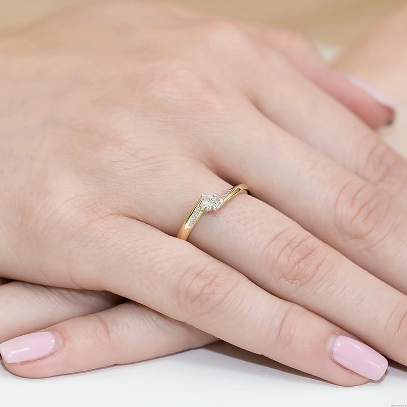 Pierścionek W262 Diament 0,15ct żółte złoto
