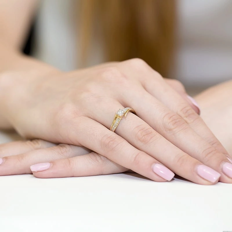 Pierścionek W269 Diament 0,05ct żółte złoto