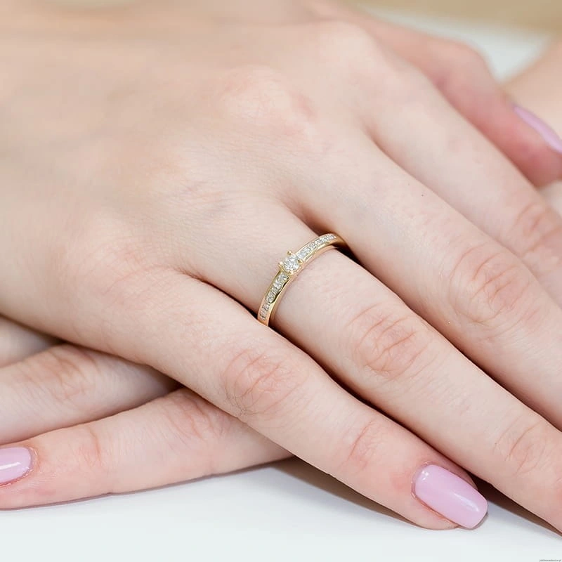 Pierścionek W288 Diament 0,08ct żółte złoto