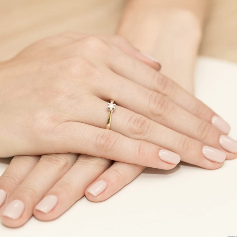 Pierścionek W299 Diament 0,12ct żółte złoto