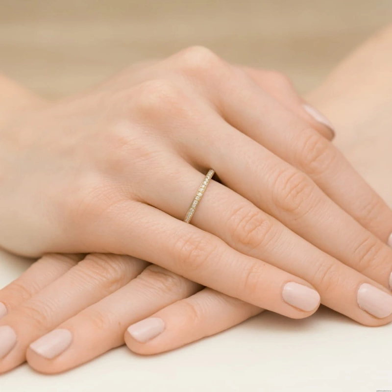 Pierścionek W306 z diamentami żółte złoto