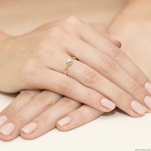 Pierścionek W318 Diament 0,10ct żółte złoto