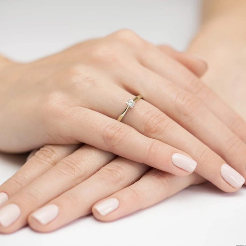 Pierścionek W335 Diament 0,15ct żółte złoto