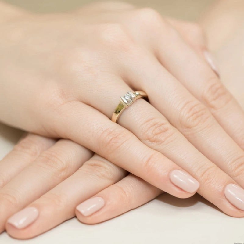 Pierścionek W343 Diament 0,10ct żółte złoto
