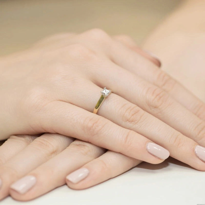 Pierścionek W347 Diament 0,30ct żółte złoto