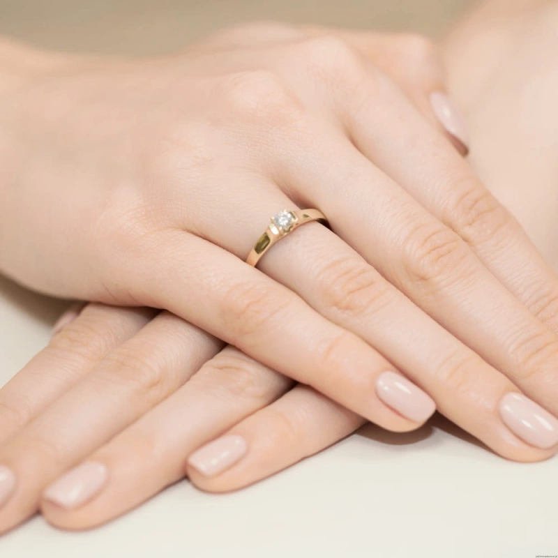 Pierścionek W381 Diament 0,18ct żółte złoto