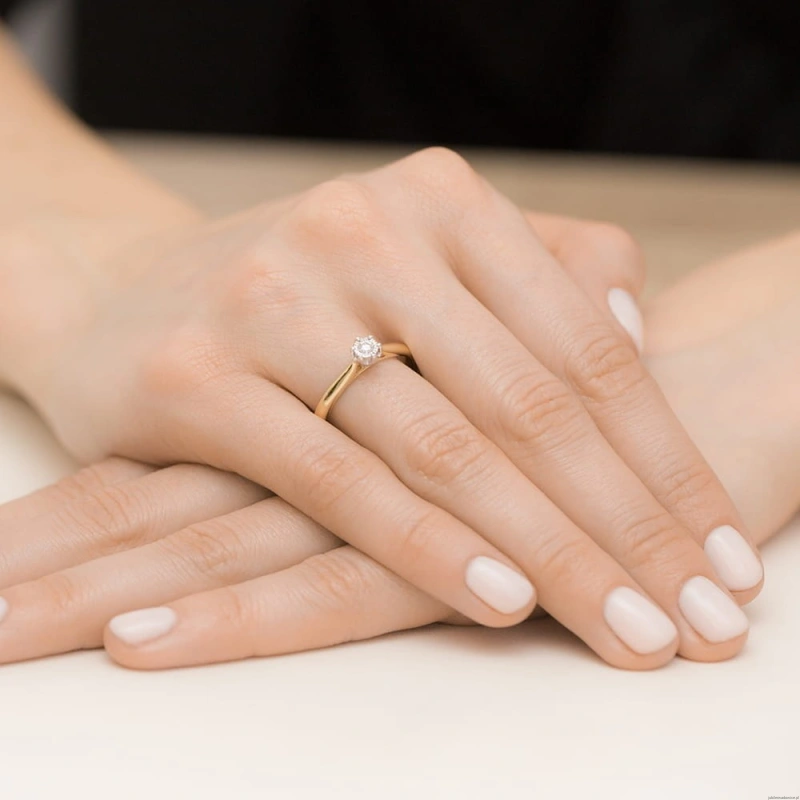Pierścionek W468 Diament 0,08ct żółte złoto