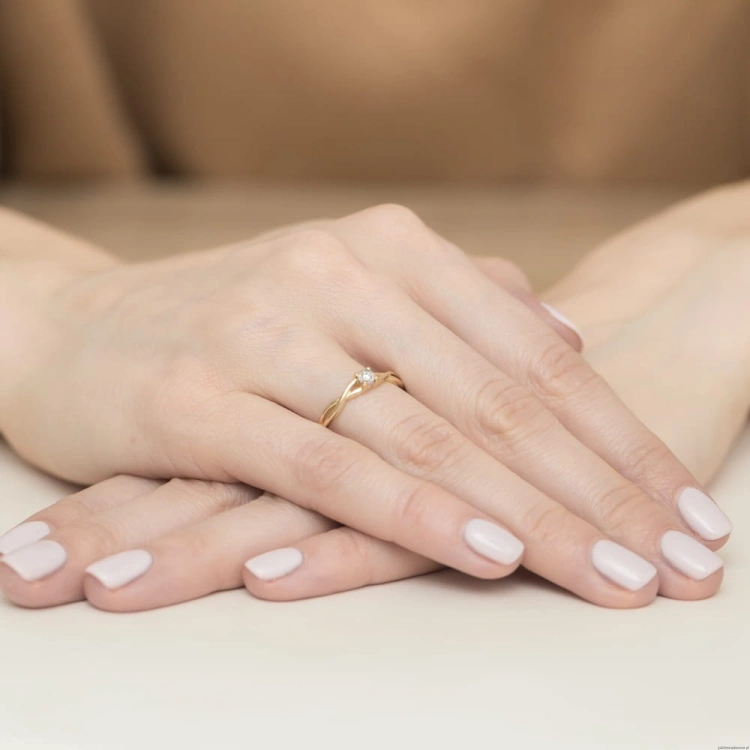 Pierścionek W470 Diament 0,03ct żółte złoto