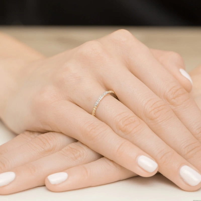 Pierścionek W479 z diamentami żółte złoto