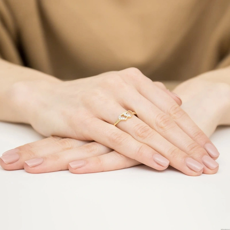 Pierścionek W500 z diamentami żółte złoto