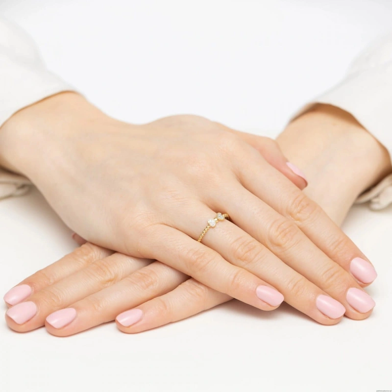 Pierścionek W523 z diamentami żółte złoto