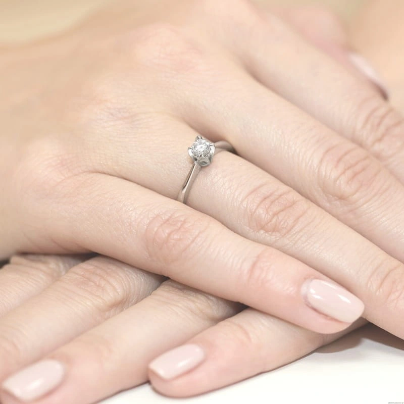 Pierścionek W047 Diament 0,10ct białe złoto