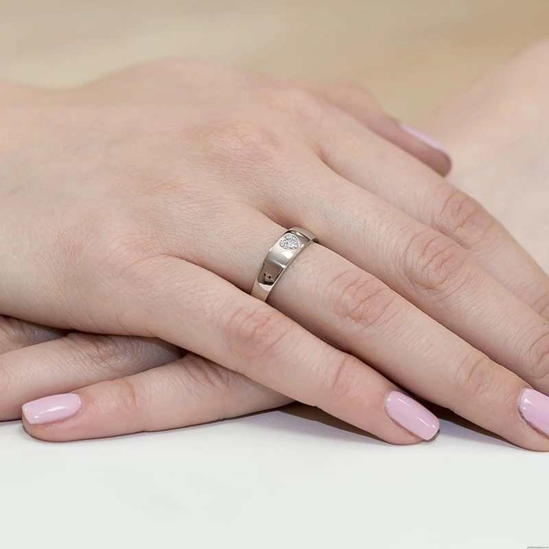 Pierścionek W064 z diamentami białe złoto