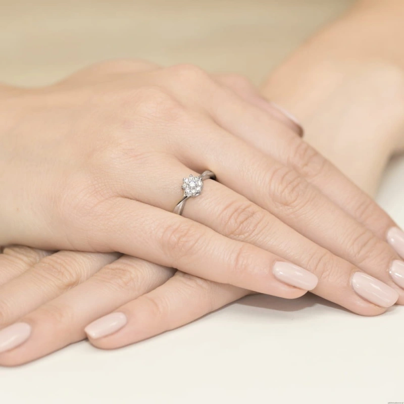 Pierścionek W072 Diament 0,10ct białe złoto