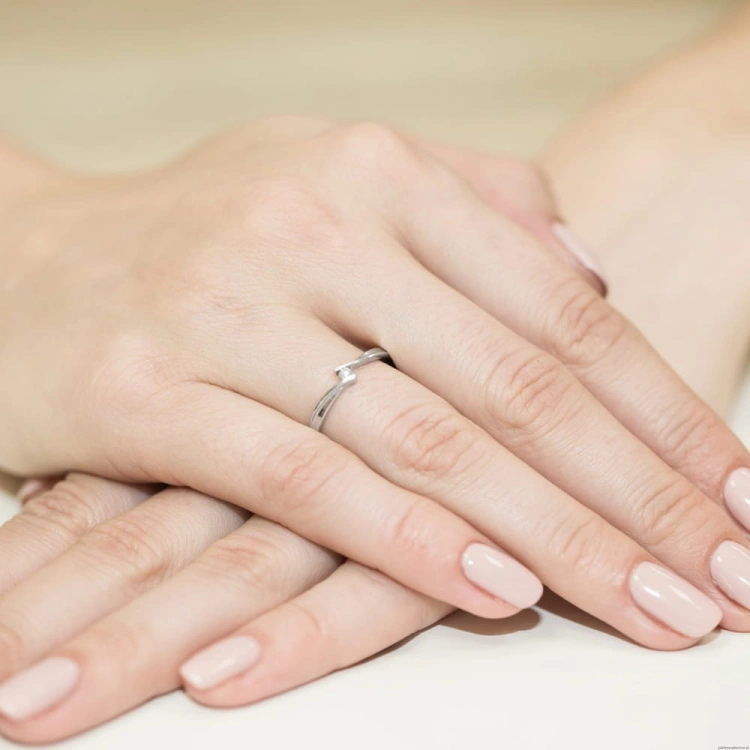 Pierścionek W137 Diament 0,04ct białe złoto