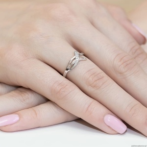 Pierścionek W179 z diamentami białe złoto