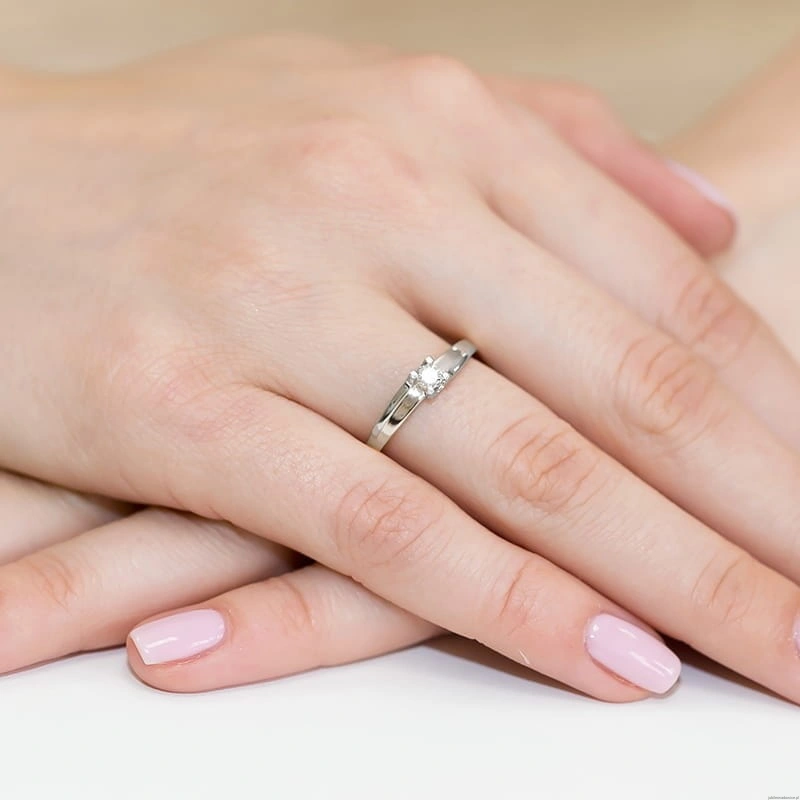 Pierścionek W246 Diament 0,12ct białe złoto