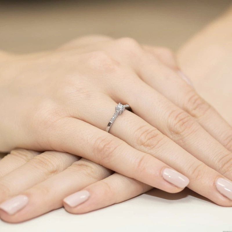 Pierścionek W382 Diament 0,15ct białe złoto