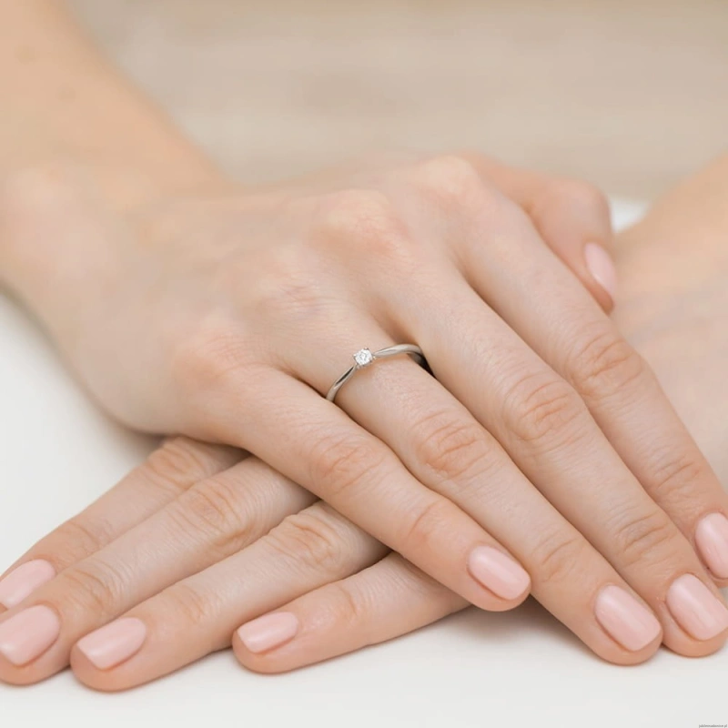Pierścionek W461 Diament 0,01ct białe złoto